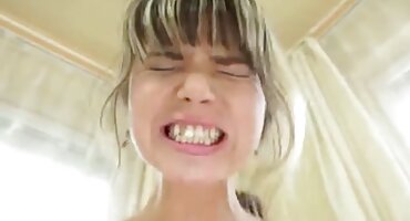 একটি সাদা মেয়ের গোলাপী গুদ একটি কালো পুরুষের একটি কালো বাঁড়া সেক্স ইংলিশ সেক্স ভিডিও লাগে