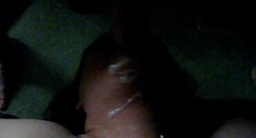 রাশিয়ান শ্যামাঙ্গিনী উপপত্নী তার ইংলিশ সেক্স ভিডিও ছবি স্তনবৃন্তে আঘাত করে যখন ক্রীতদাস তার পা চাটে।