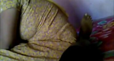 একটি সুন্দর বিডিএসএম ইংলিশ সেক্স এইচডি ভিডিও সেশনের সময় লাল কেশিক দাস উচ্চ হয়ে যায়।