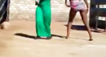 চমত্কার সেক্স ইংলিশ ভিডিও শ্যামাঙ্গিণী এবং তার সোনালী phallus সঙ্গে ব্যক্তিগত একক পর্ণ