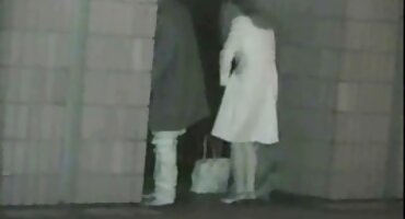 প্রথমে, পাছায় একটি সেক্স ইংলিশ ভিডিও ডিলডো, এবং তারপরে একটি উলকি সহ একটি শ্যামাঙ্গীর একটি শক্ত গ্যাং ব্যাং।