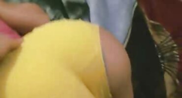 কালো উপপত্নী কৃষকের উপর একটি কোকোশনিক রেখেছিল ইংলিশ ভিডিও সেক্স এবং তাকে তার পা চাটতে দেয়