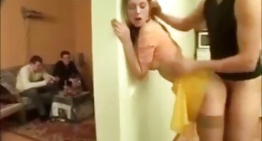 রাশিয়ান প্লাম্পার বিখ্যাতভাবে মুক্তির সময় নিজেকে টেনে নিয়ে যাচ্ছে এবং একজন সেক্স সেক্স ভিডিও ইংলিশ লোকের সাথে যৌনসঙ্গম করছে।