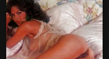 টিউলিপগুলির মধ্যে, গাধা চোরের সাথে প্রকৃতিতে যৌনতা। ইংলিশ সেক্স ভিডিও হট