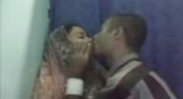 একটি বিশাল কালো মহিলার ইংলিশ চোদাচুদির ভিডিও সাথে Strapon সেক্স