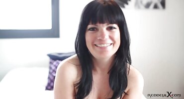 সরু-চোখী কালোদের সাথে যৌনতা পছন্দ করে এবং ইংলিশ ওপেন সেক্স ভিডিও তার মুখের মধ্যে প্রচণ্ড উত্তেজনা ধরে।