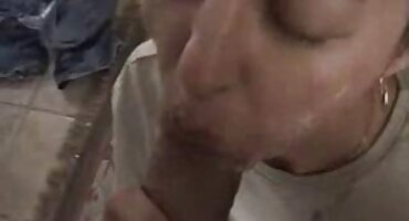 আমন্ত্রিত কমরেড ইংলিশ ফুল সেক্স ভিডিও একটি পার্টিতে একটি ভাল শ্যামাঙ্গিনী মহিলার সাথে যৌনসঙ্গম করে।