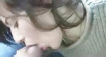 একটি ছোট সোফায় ডগিস্টাইলের সাথে সেক্স ইংলিশ ভিডিও যৌনসঙ্গম চলতে থাকে।