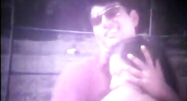 সূর্যের নীচে সবুজ লনে ট্যাটু করা ইংলিশ নিউ সেক্স ভিডিও মেয়ে একাকী HD