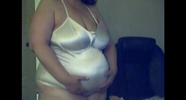 ট্রান্স সেক্রেটারি ইংলিশ নিউ সেক্স ভিডিও বসের মুখ কালো দেয় এবং বসের পাছা ফাক করে।