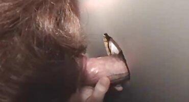 একটি ইংলিশ মুভি সেক্স ভিডিও লোকের সাথে যৌনমিলনের পরে, পুসিতে পুরু শুক্রাণু গর্ত থেকে ফিরে আসে।