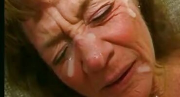 একজন প্রাপ্তবয়স্ক মহিলার একঘেয়েমি থেকে একটি যৌন ইংলিশ ফুল সেক্স ভিডিও খেলনা আছে এবং তিনি এটি ব্যবহার করেন।