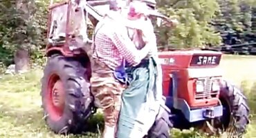 একটি কুক্কুট তার বন্ধুর cunt licks যখন সে সোফায় ভগ ইংলিশ সেক্স ভিডিও এইচডি মধ্যে fucked হয়