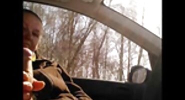 সরু চোখের মালিশ তার হাত দিয়ে লোকটির বল স্পর্শ করে এবং বাংলা ইংলিশ সেক্স ভিডিও মোরগ বন্ধ করে দেয়