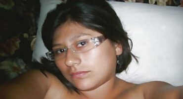 ধূসর ইংলিশ সেক্স ভিডিও চোখের সেক্রেটারি সামান্থা রন তার বসের সামনে পোশাক খুললেন।