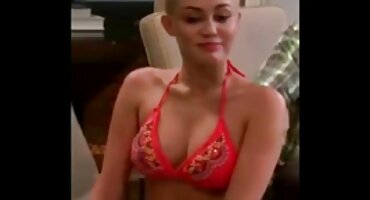 কালো স্টকিংস মধ্যে নিউ ইংলিশ সেক্স ভিডিও রেডহেড মুরগি এলা হিউজ একটি লোক সঙ্গে cums