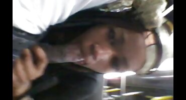 মুরগি তার প্রেমিকের সাথে প্রতারণা করে ইংলিশ ওপেন সেক্স ভিডিও এবং তাকে লোকটির শিশ্ন চুষতে বাধ্য করে