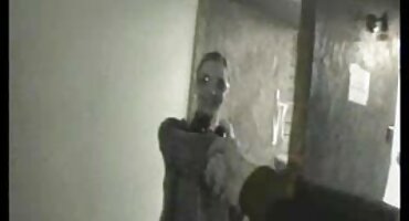 হোস্টেস টেবিলের উপর আরোহণ এবং রান্নাঘরের বাসন সঙ্গে ভগ ইংলিশ মুভি সেক্স ভিডিও আঙ্গুলের