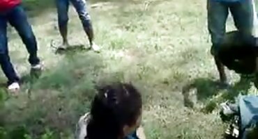 একটি অশ্বপালনের সাথে দুটি ছানার কালো এবং সাদা লিঙ্গ ইংলিশ সেক্স ভিডিও ওপেন