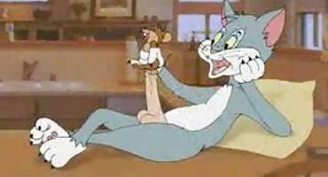 মাতাল বেশ্যারা বিভিন্ন উপায়ে সেক্স ইংলিশ ভিডিও একটি লোকের মোরগ নিয়ে মজা করে