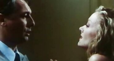 সোফায় যৌনসঙ্গম করার সময় ইংলিশ থ্রি এক্স সেক্স ভিডিও ম্যাসেজ করার সময় রাশিয়ান চিক কাম।