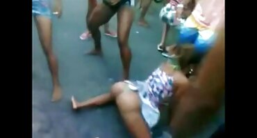 রেডহেড সেক্স ইংলিশ ভিডিও দুশ্চরিত্রা ম্যাসেজ করার পরে প্রথমবারের মতো পায়ুপথ চেষ্টা করে