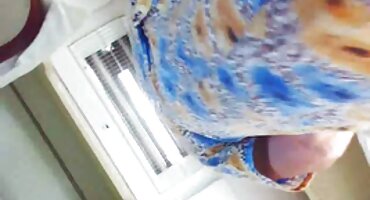 বস্টি চিক তার ভিডিও সেক্স ইংলিশ প্যান্টি খুলে ভগাঙ্কুর ম্যাসেজ করছে।