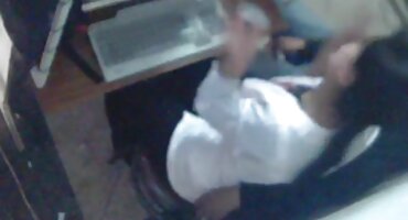 লিঙ্গের পরে একজন অভিজ্ঞ শ্যামাঙ্গীর চিবুক থেকে শুক্রাণু প্রবাহিত হয় ইংলিশ সেক্স ভিডিও