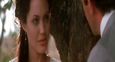 দেহরক্ষী একটি অল্প বয়স্ক ছানাকে চুদেছিল, এবং বিনিময়ে পুলিশকে ডাকেনি হট ইংলিশ সেক্স ভিডিও