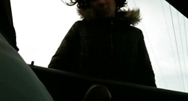 প্রচণ্ড বাংলা ইংলিশ সেক্স ভিডিও উত্তেজনার জন্য, তিনি পাছার মধ্যে একটি বোতল shoves