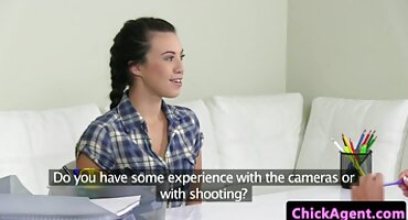 তার হাত দিয়ে হট ইংলিশ সেক্স ভিডিও একটি ট্যাটু করা বেশ্যার মলদ্বার তৈরি করে তাতে একটি সদস্য রাখলেন