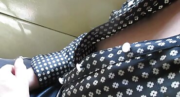 রান্নাঘরের টেবিলে একজন দাড়িওয়ালা লোকের পাছায় রাশিয়ান। ইংলিশ ভিডিও সেক্স ভিডিও