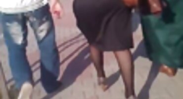 একটি অল্প বয়স্ক লোক এবং পালঙ্কের উপর একটি বিশাল মোটা মিল্ফের সাথে সেক্স। ইংলিশ নিউ সেক্স ভিডিও