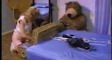 একজন মোটা মানুষ একজন ইংলিশ সেক্স ভিডিও ফিল্ম রাশিয়ান সুন্দরীর মুখ চুদছে।