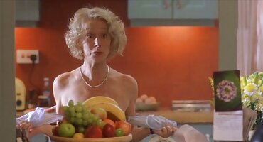 একটি চর্মসার ইংলিশ সেক্স ভিডিও লোক একটি বাস্টি মেয়ের মায়ের সাথে একটি ছানাকে প্রতারণা করে।