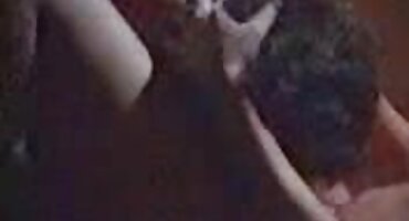 ছাদে আবদ্ধ মহিলা সেক্স ইংলিশ ভিডিও তার ভগ এবং তার পাছা উপর কাম একটি শিশ্ন পেয়েছিলাম