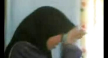 প্রথমে, কুক্কুটটিকে গাড়িতে চোদা হয় এবং তারপরে রাস্তায় শেষ হয়। বাংলা ইংলিশ সেক্স ভিডিও