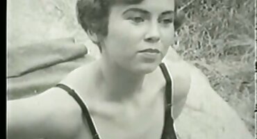 স্টুডিওতে অ্যানাল সেক্সের সময় চর্মসার শ্যামাঙ্গিনী দুটি ক্যামেরা দিয়ে চিত্রায়িত ইংলিশ সেক্স ভিডিও সেক্স হয়।