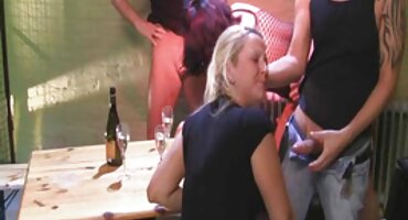 কালো ইলাস্টিক পাছা একটি লম্বা সাদা ইংলিশ হট সেক্স ভিডিও শিশ্ন উপর লাফ