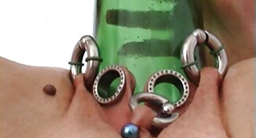 টকটকে রাশিয়ান স্বর্ণকেশী একটি সেক্স ভিডিও বিএফ ইংলিশ চাবুক উপর করা এবং একটি লোক fucked